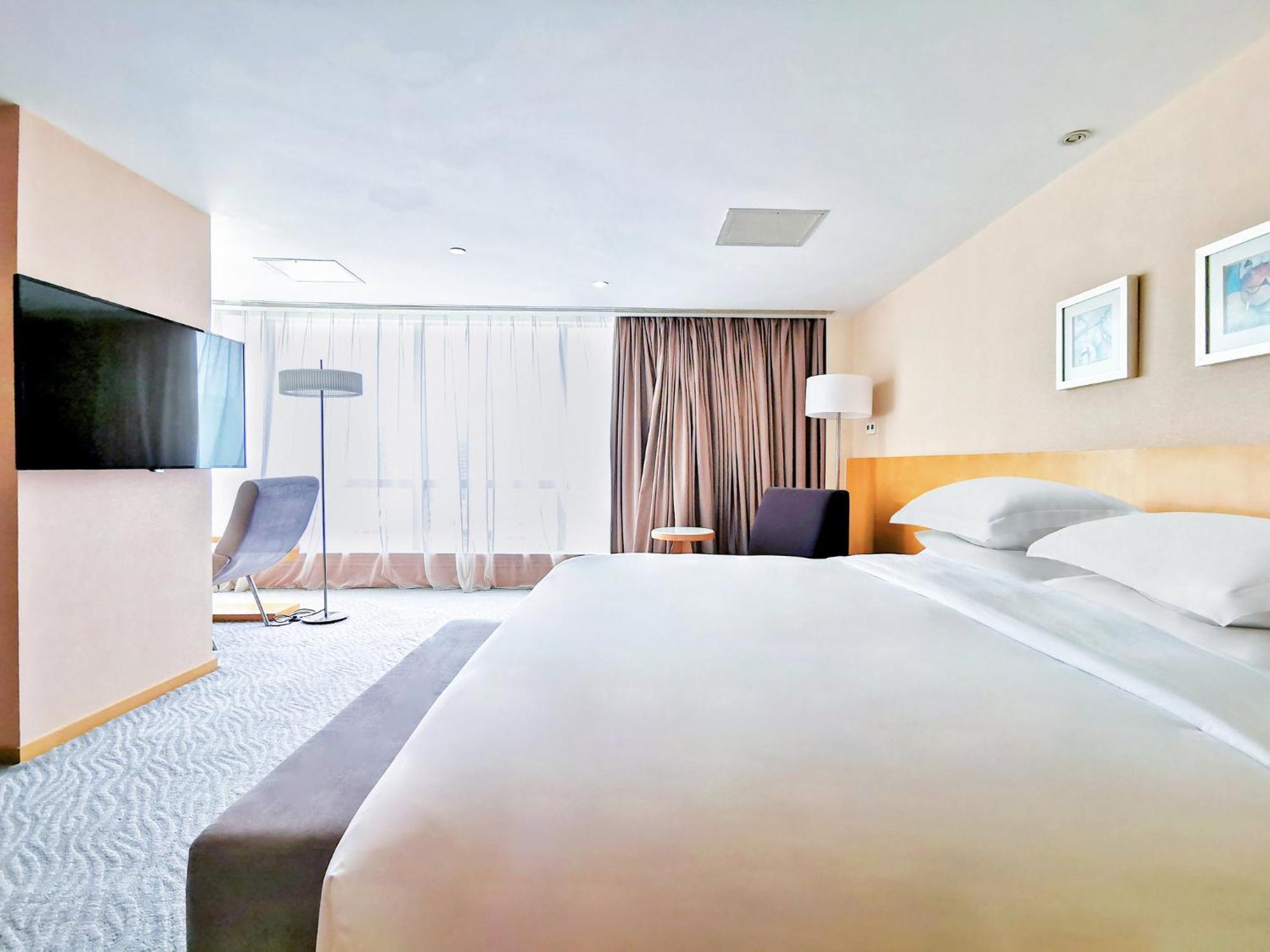 Crowne Plaza Zhuhai City Center By Ihg - Offers Free One-Way Shuttle To Chimelong Ocean Kingdom Kültér fotó